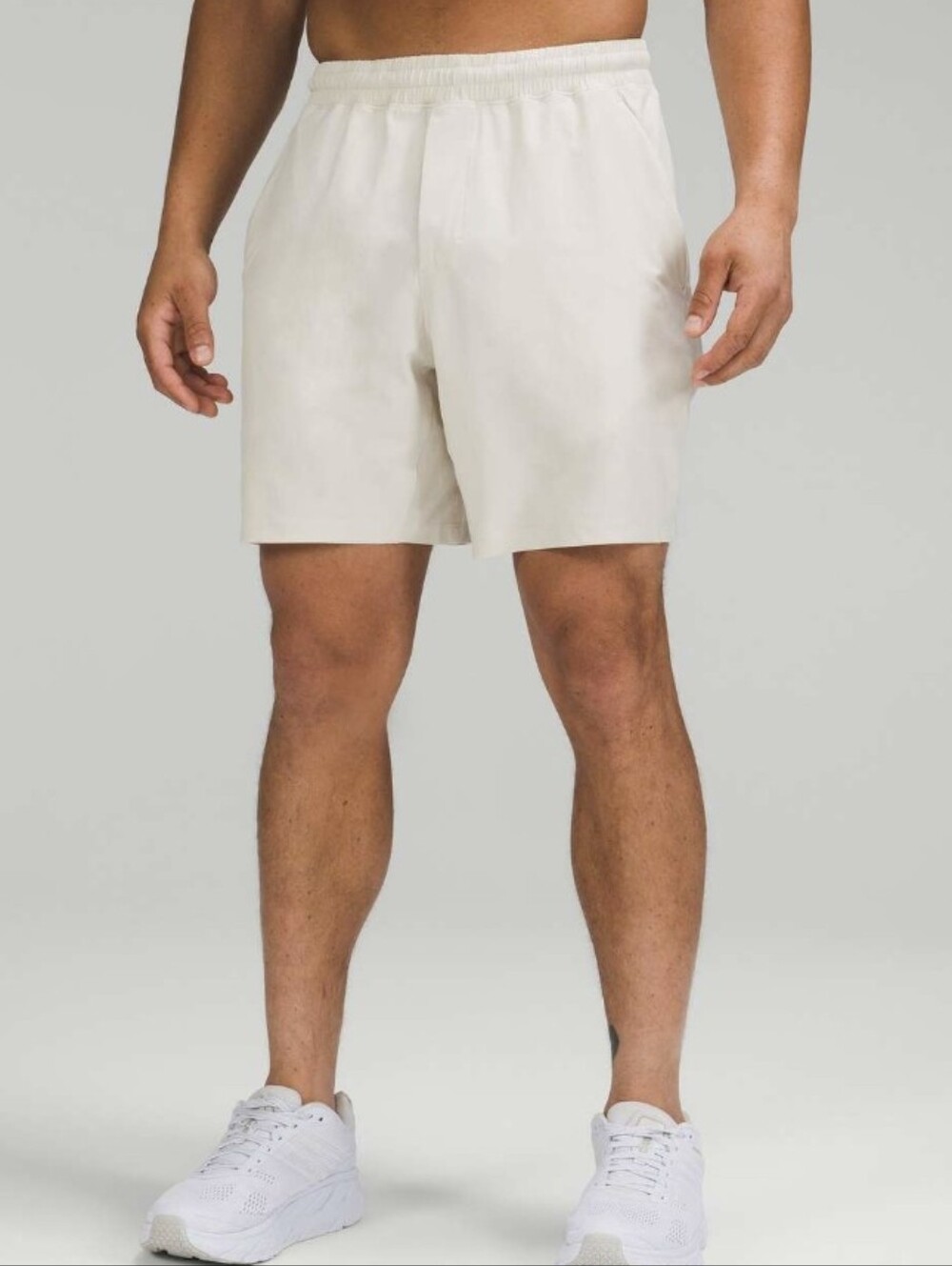 Lululemon Pace Breaker Linerless Short. 6,6" Inseam. Creamy Light Grey. Size L.